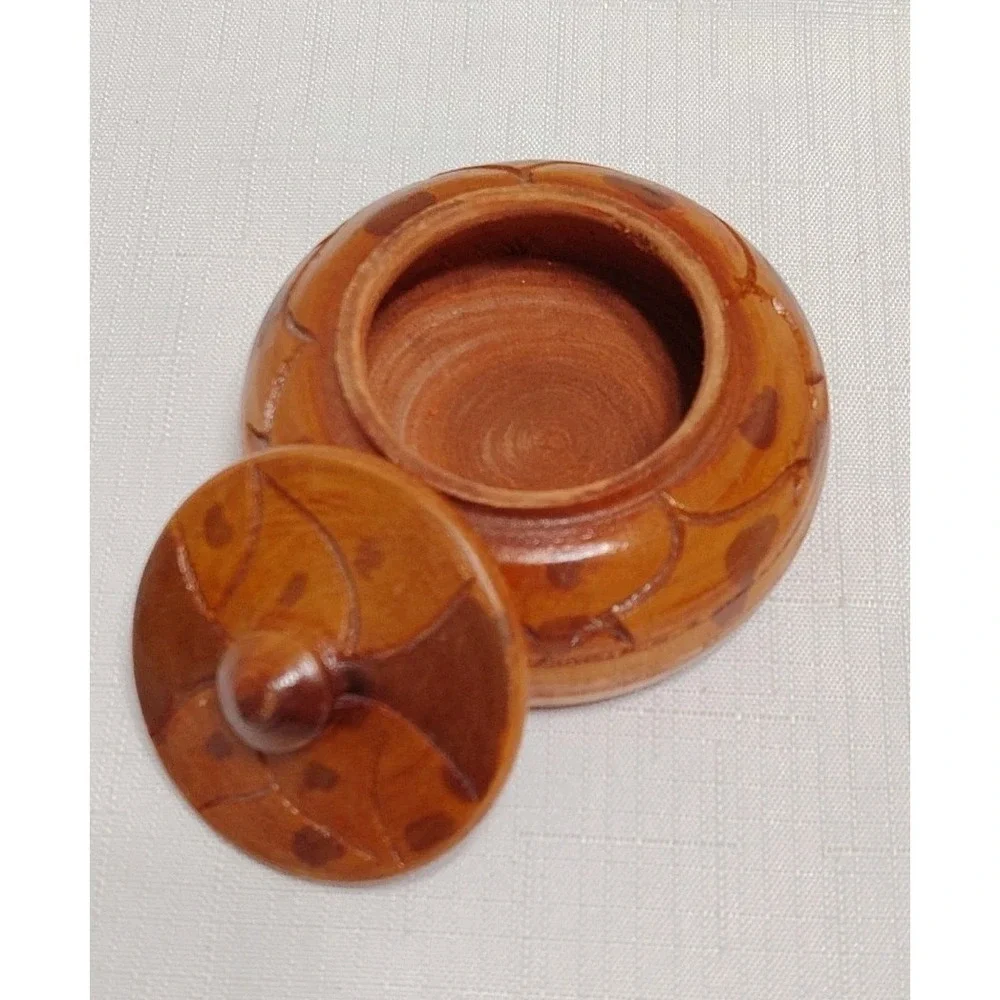 Vintage Hand Carved Two Tone Etched Wooden Lidded Trinket Spice Box 3